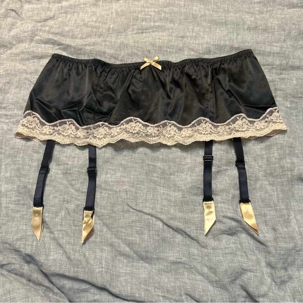 Shirley of Hollywood Stretch Satin Scallop Lace Garter Belt Black Lingerie